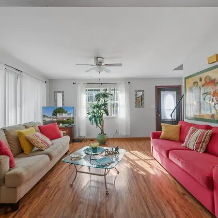 Perfect Private Getaway Minutes To Virginia Beach!